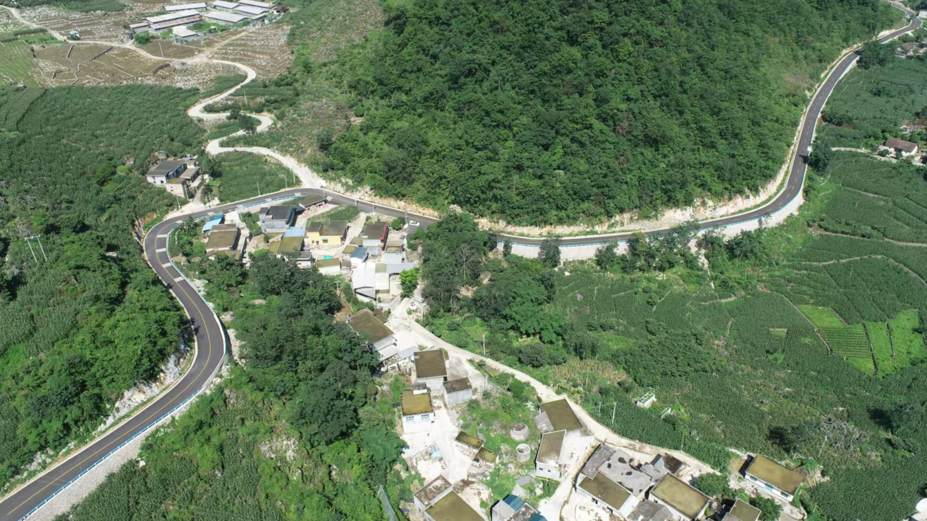 第六工程公司：册亨2标农中至冗洪段改扩建工程建成通车